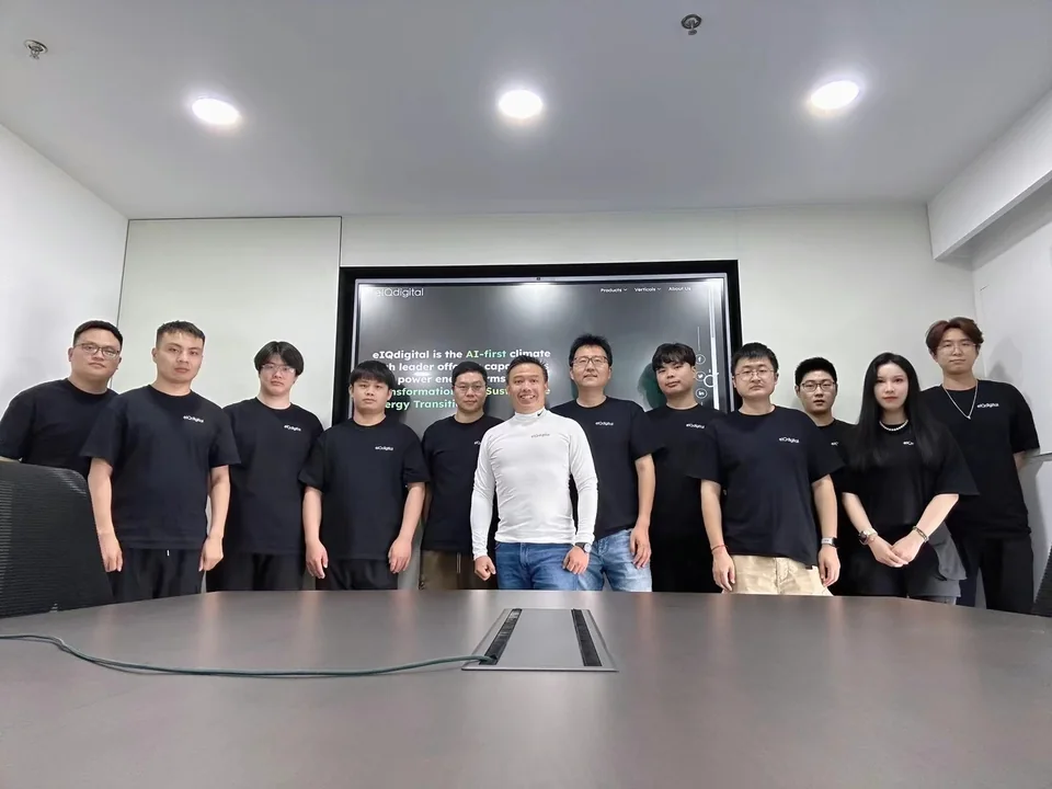 Dave and a group of teammates together in a meeting room.